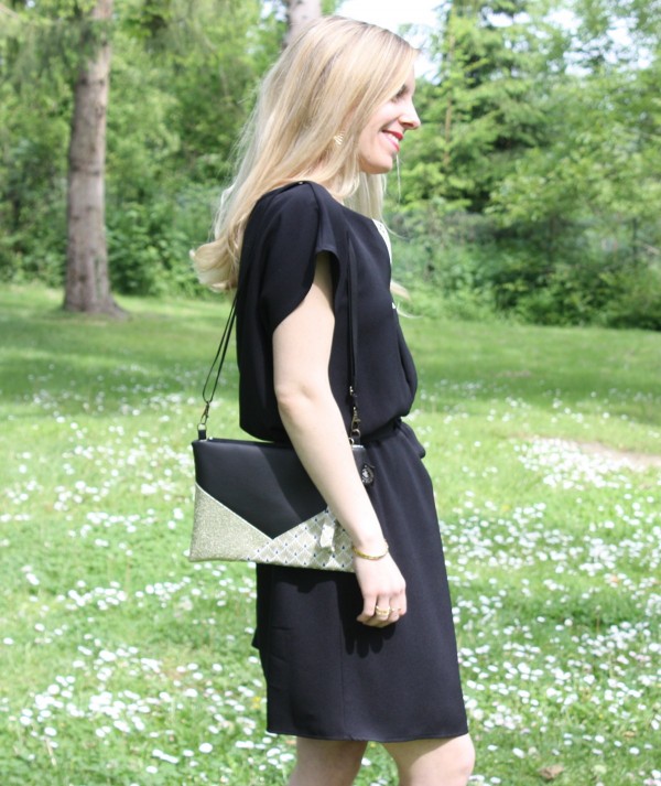 Pochette simili cuir vegan noire et dorée